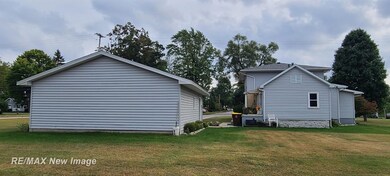 910 W Brady Rd, Chesaning, MI 48616 - photo 6