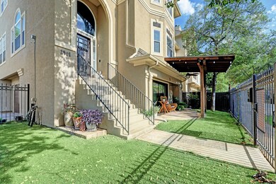 2401 Mandell St, Houston, TX 77006 - photo 4