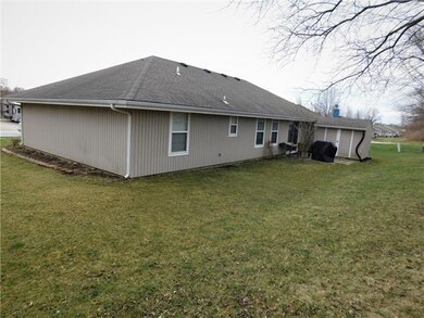 212 S Darrowby Dr, Raymore, MO 64083 - photo 2