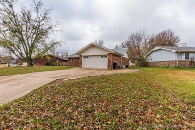 1012 Colonial Dr, Pryor, OK 74361 - photo 5