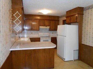 Kitchen. Super clean kitchen. Refrigerator include