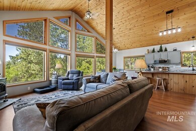 10416 Emma Loop, Cascade, ID 83611 - photo 6