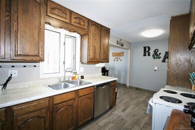4211 E 6th St, Cheyenne, WY 82001 - photo 4