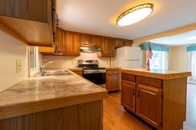 44 Dracut Rd, Hudson, NH 03051 - photo 5