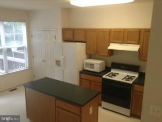 43145 Huntsman Square, Broadlands, VA 20148 - photo 2