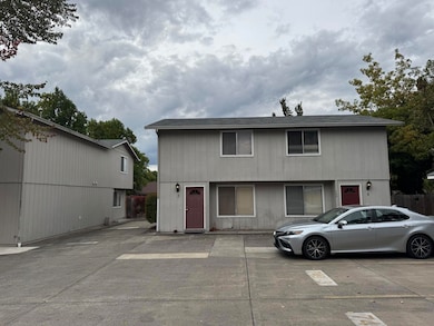 747 Spring St, Medford, OR 97504 - photo 3