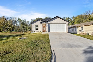 809 Truelove St, Gainesville, TX 76240 - photo 2