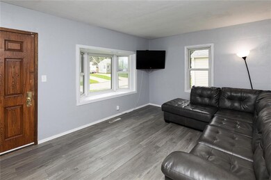 1715 N 2nd Ave E, Newton, IA 50208 - photo 2