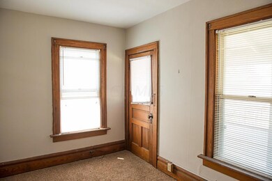 1833N4th-002