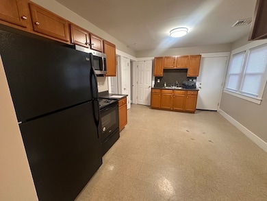 383 Newbury St unit 2nd, Springfield, MA 01104 - photo 4