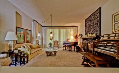 LIVING RM