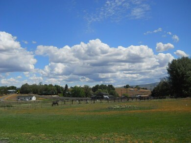 2075 Selah Loop Rd, Selah, WA 98942 - photo 2