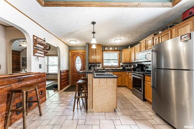 705 Omaha Ave, Lincoln, IL 62656 - photo 7