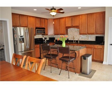 Kitchen. Granitie Countertops, Under Cabinet Light