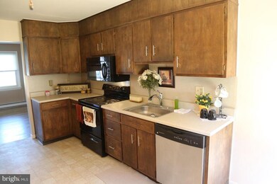 938 E Oak St, Palmyra, PA 17078 - photo 3