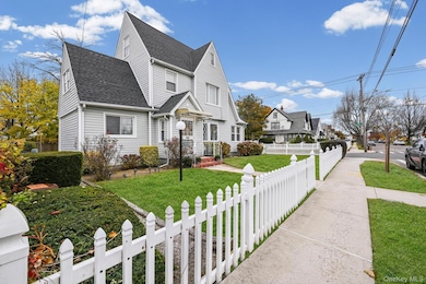 188-31 Lewiston Ave, St. Albans, NY 11412 - photo 2