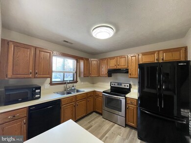 23193 Falling Leaf Ln, California, MD 20619 - photo 2