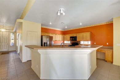 Large Breakfast bar/island