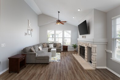 1902 Havenshire Rd unit 225, Aurora, IL 60502 - photo 3