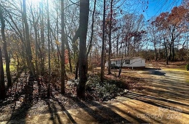 3355 Stony Brook Cir, Newton, NC 28658 - photo 3