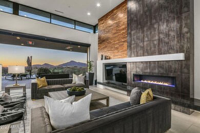10-web-or-mls-Living Room Details
