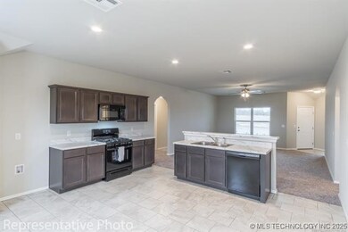 7020 S Maple Ave, Broken Arrow, OK 74011 - photo 4