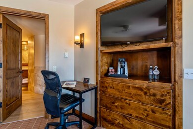 Rm 408_Peaks Hotel_MLS_012