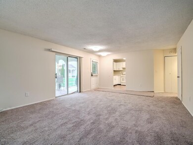 005_LIVING ROOM