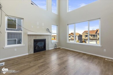05-Living Room 20220418-DW-4191