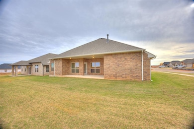 12033 NW 121st Cir, Yukon, OK 73099 - photo 5
