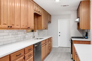 1821 Schumac Ln, Bedford, TX 76022 - photo 6