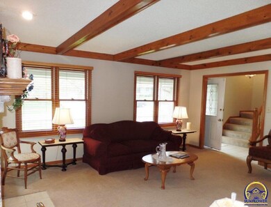 910 SE Oakridge Ln, Topeka, KS 66609 - photo 5