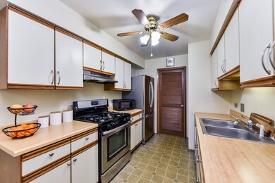 1552 Ranchview Dr, Naperville, IL 60565 - photo 5