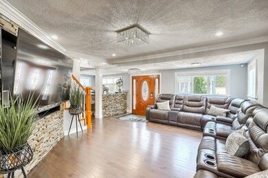 15 Hillcrest St, Saugus, MA 01906 - photo 4