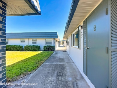 1811 Bedford Ln, Sun City Center, FL 33573 - photo 2