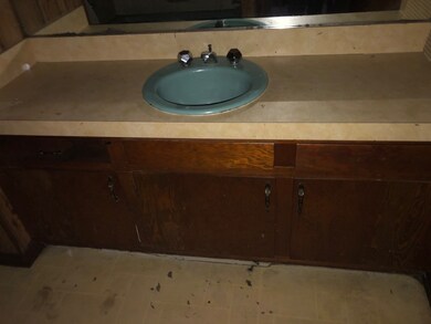 829 Pearl River Ave, McComb, MS 39648 - photo 4