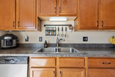 34 Regency Ct unit 34, Chicopee, MA 01020 - photo 7