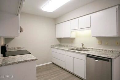 05_9918_W_Hawthorn_Dr__05_mls