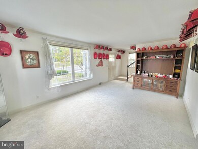 633 Vine St, Middletown, PA 17057 - photo 2