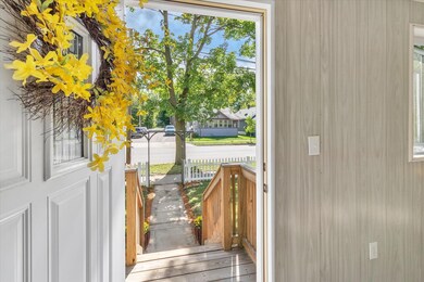 06-1223-Lake-St-WindowStill-Real-Estate-