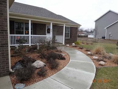 FRONT WALKWAY
