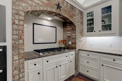 Gas range and lots of counter space