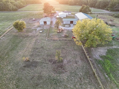 5238 Woodhaven Rd, Pinckneyville, IL 62274 - photo 2