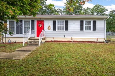 View of front of property featuring a front yard