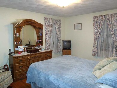 32 Mount View Dr, Cumberland, RI 02864 - photo 6