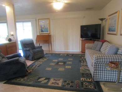Family Room (3)
