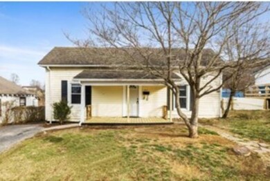 511 Maple St, Pulaski, VA 24301 - photo 2