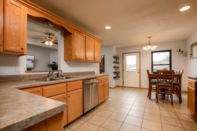 Charlie 690 W Danielle St-6