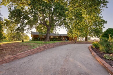 105 Falcon Rd, Elk City, OK 73644 - photo 2