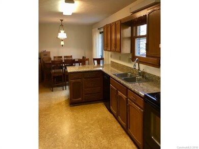 131 Wynnbrook Dr, Hendersonville, NC 28792 - photo 4